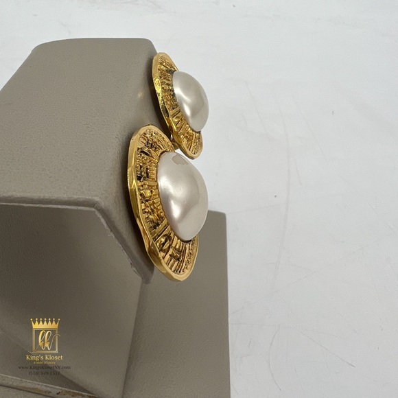 Chanel vintage clip on earrings - Picture 2 of 7